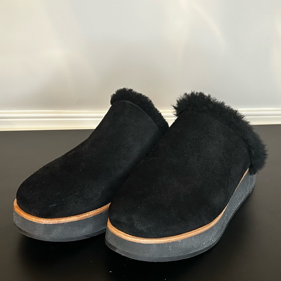 Bernardo Phoebe Black Suede Mules Flats from Anthropologie Sz 6.5 Retail $258 - Picture 4 of 7